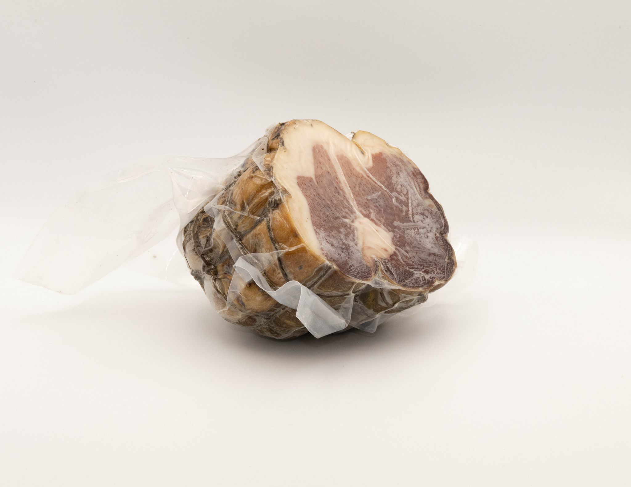 Culatello, italiensk lufttørret skinke, halv